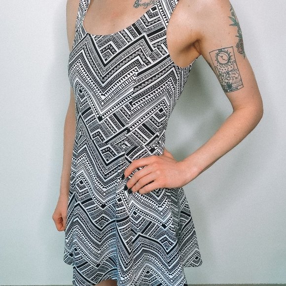 H&M Divided Black and White Dress - Picture 1 of 4